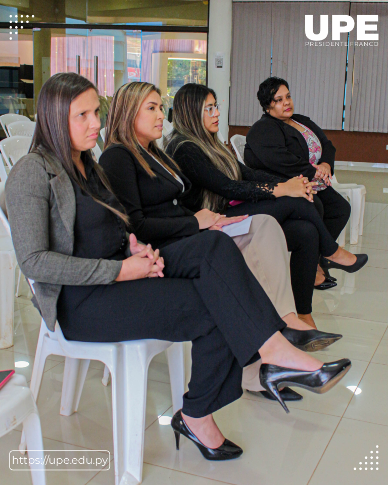 Estudiantes de Derecho rinden Examen de Oratoria